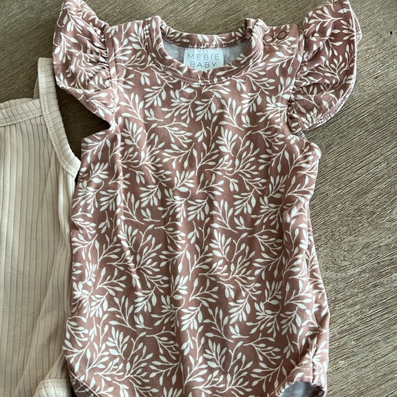 Mebie Baby Bodysuits in EUC - Picture 2 of 5